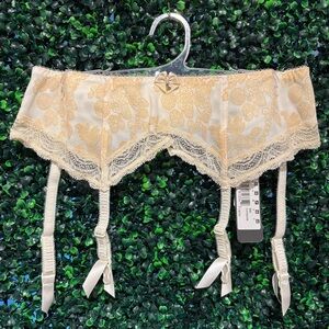 NEW Fantasie Mae Flocked Bridal Lace Suspender Garter Belt 9104 Champagne Ivory